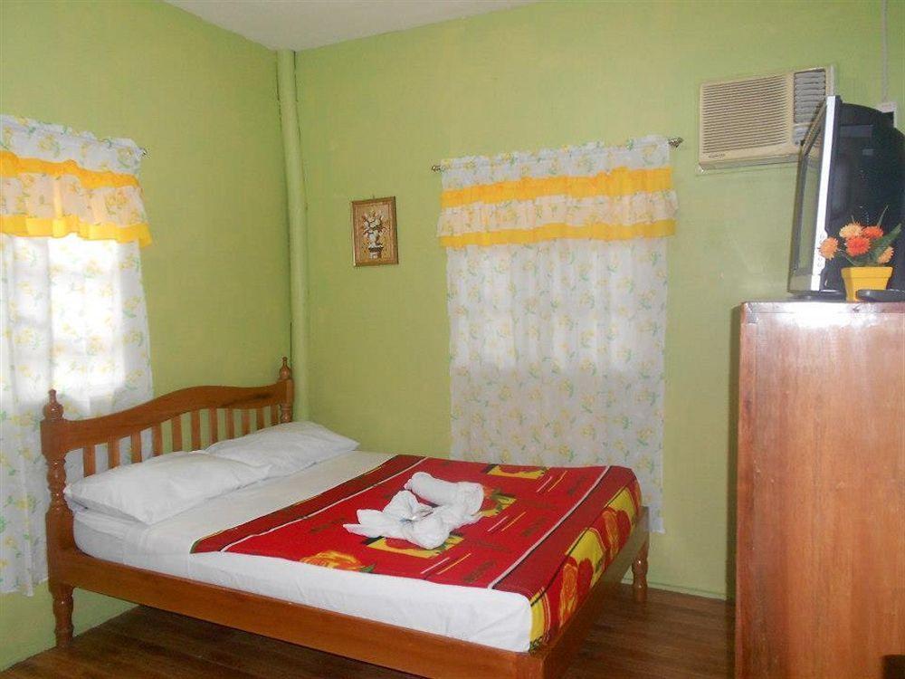 Tia Mers Guest House Puerto Princesa Exterior foto