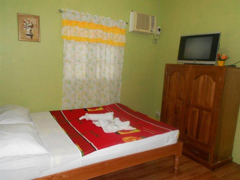 Tia Mers Guest House Puerto Princesa Exterior foto