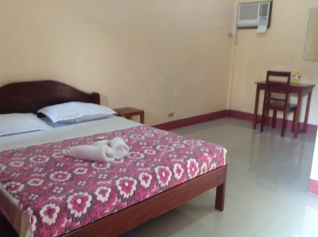 Tia Mers Guest House Puerto Princesa Exterior foto