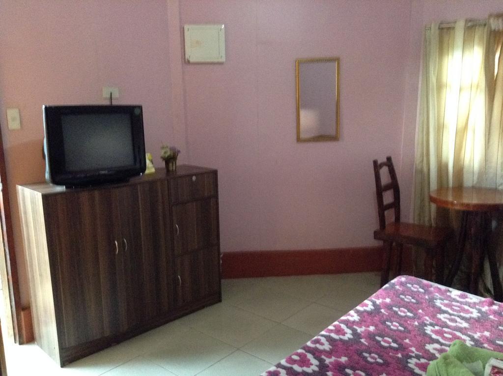 Tia Mers Guest House Puerto Princesa Exterior foto
