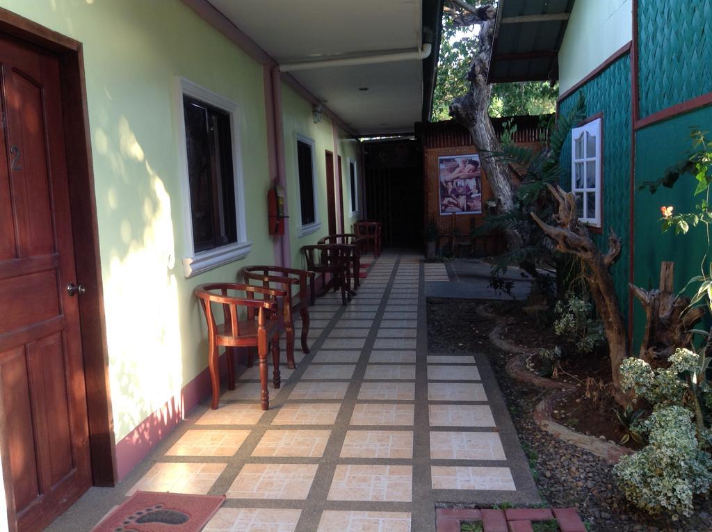 Tia Mers Guest House Puerto Princesa Exterior foto