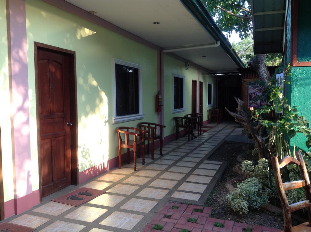 Tia Mers Guest House Puerto Princesa Exterior foto