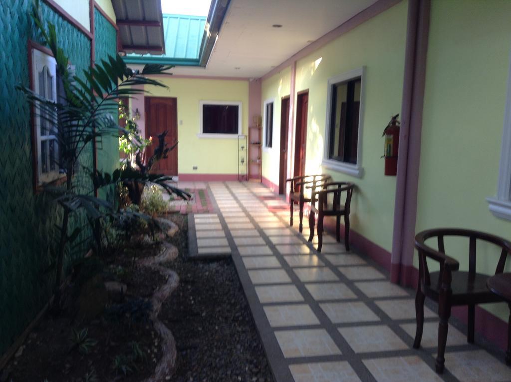 Tia Mers Guest House Puerto Princesa Exterior foto