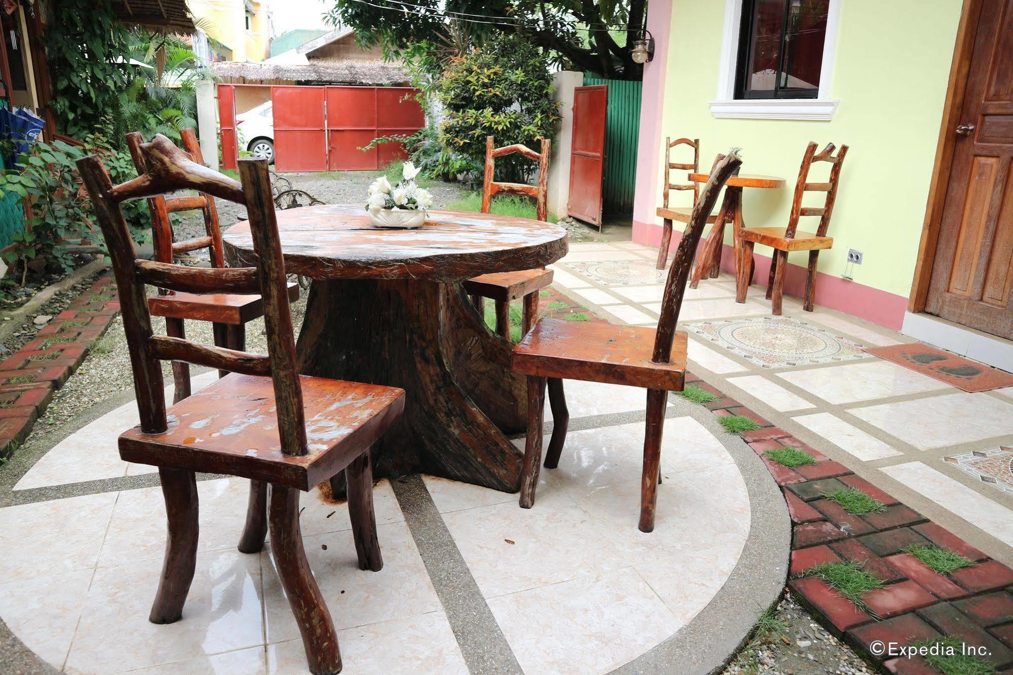Tia Mers Guest House Puerto Princesa Exterior foto