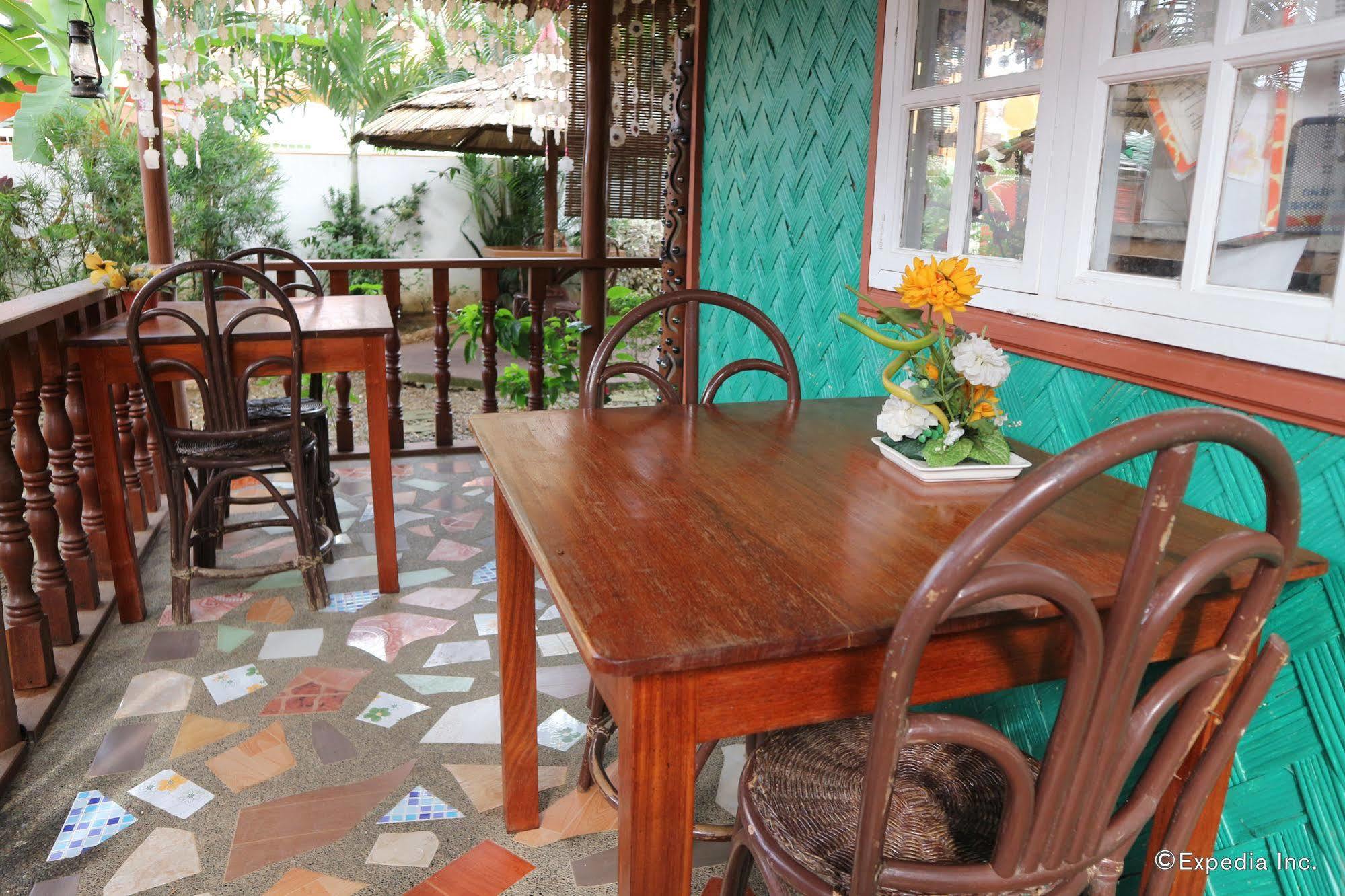 Tia Mers Guest House Puerto Princesa Exterior foto