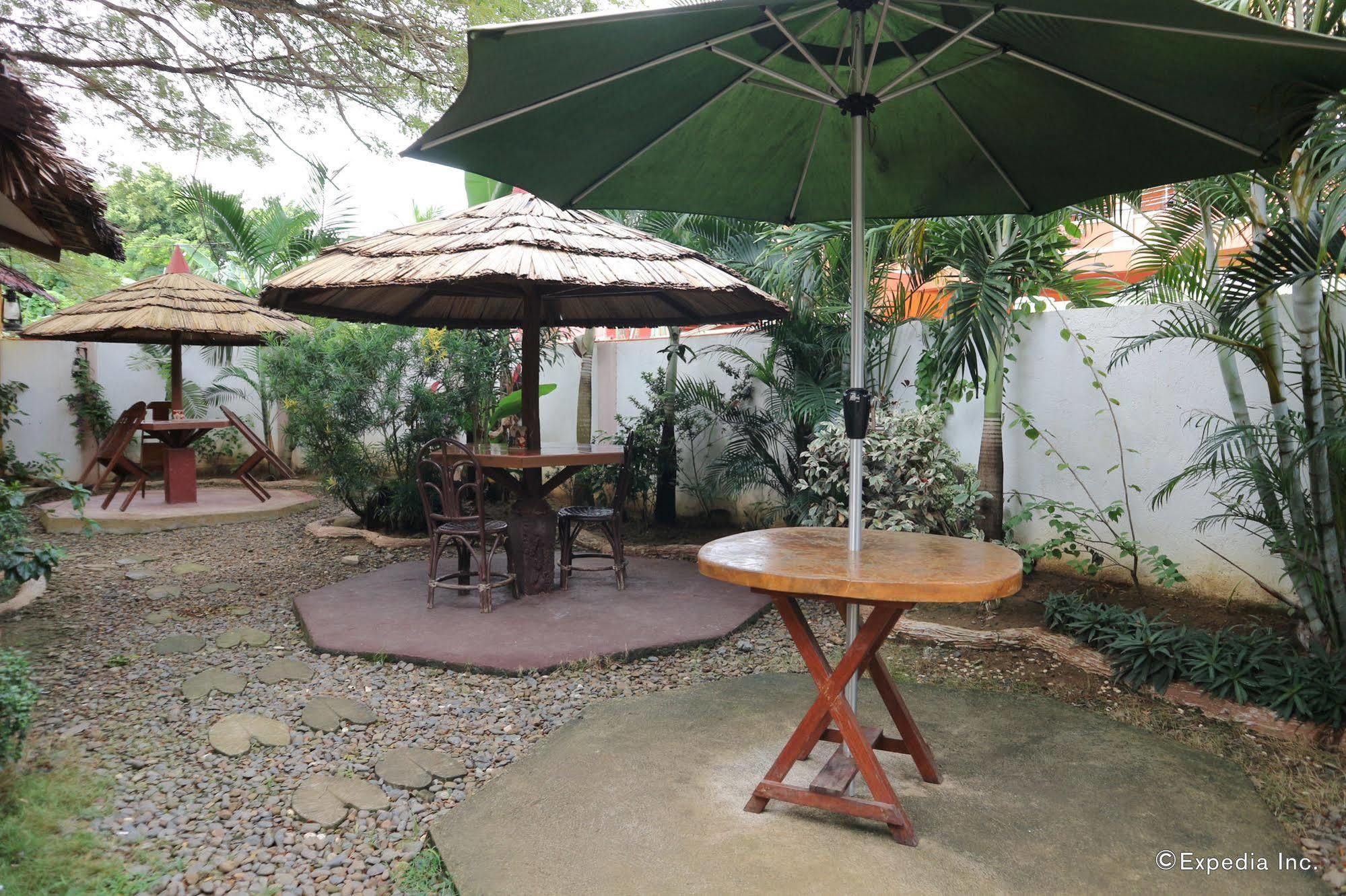 Tia Mers Guest House Puerto Princesa Exterior foto