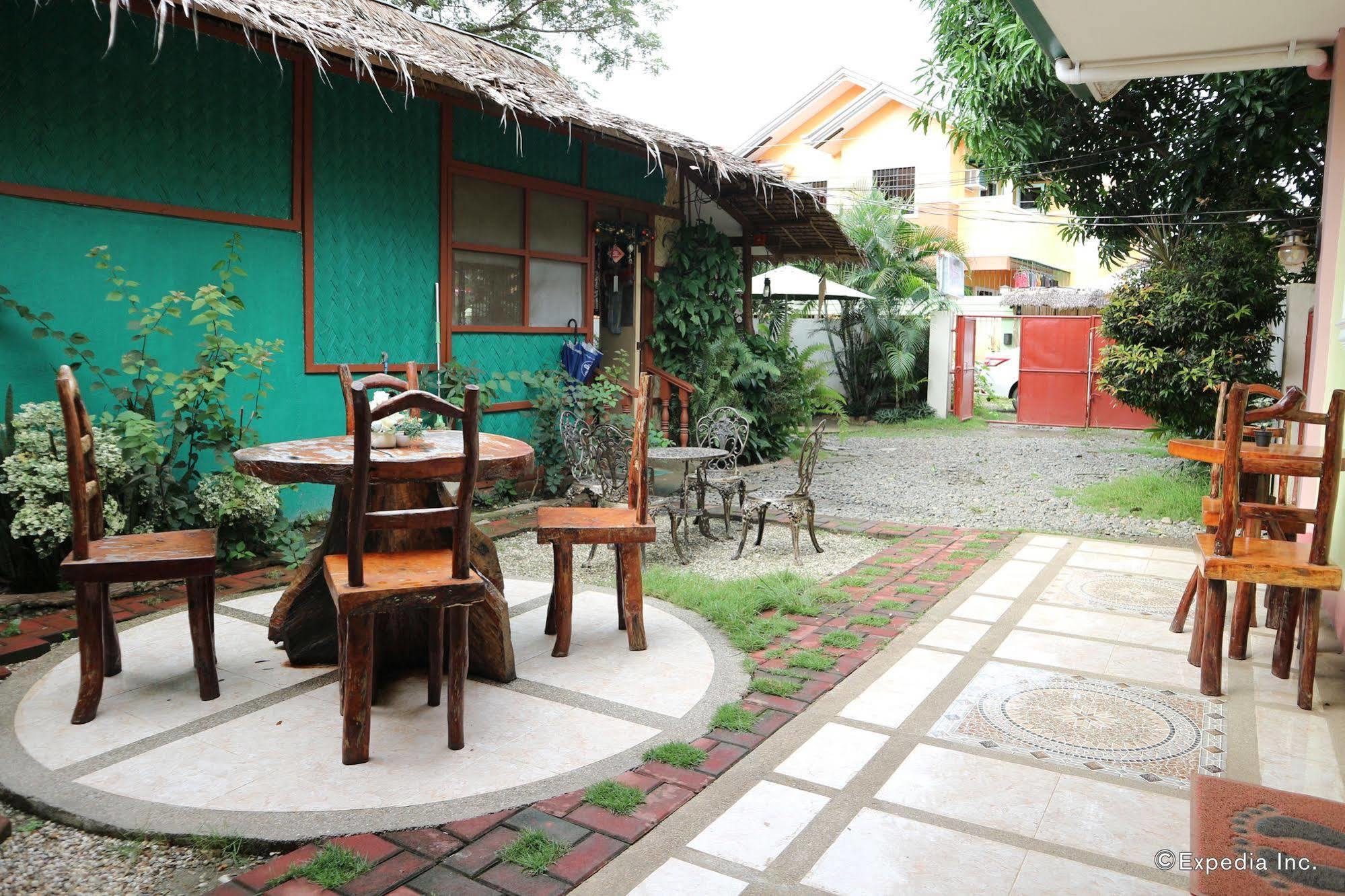 Tia Mers Guest House Puerto Princesa Exterior foto