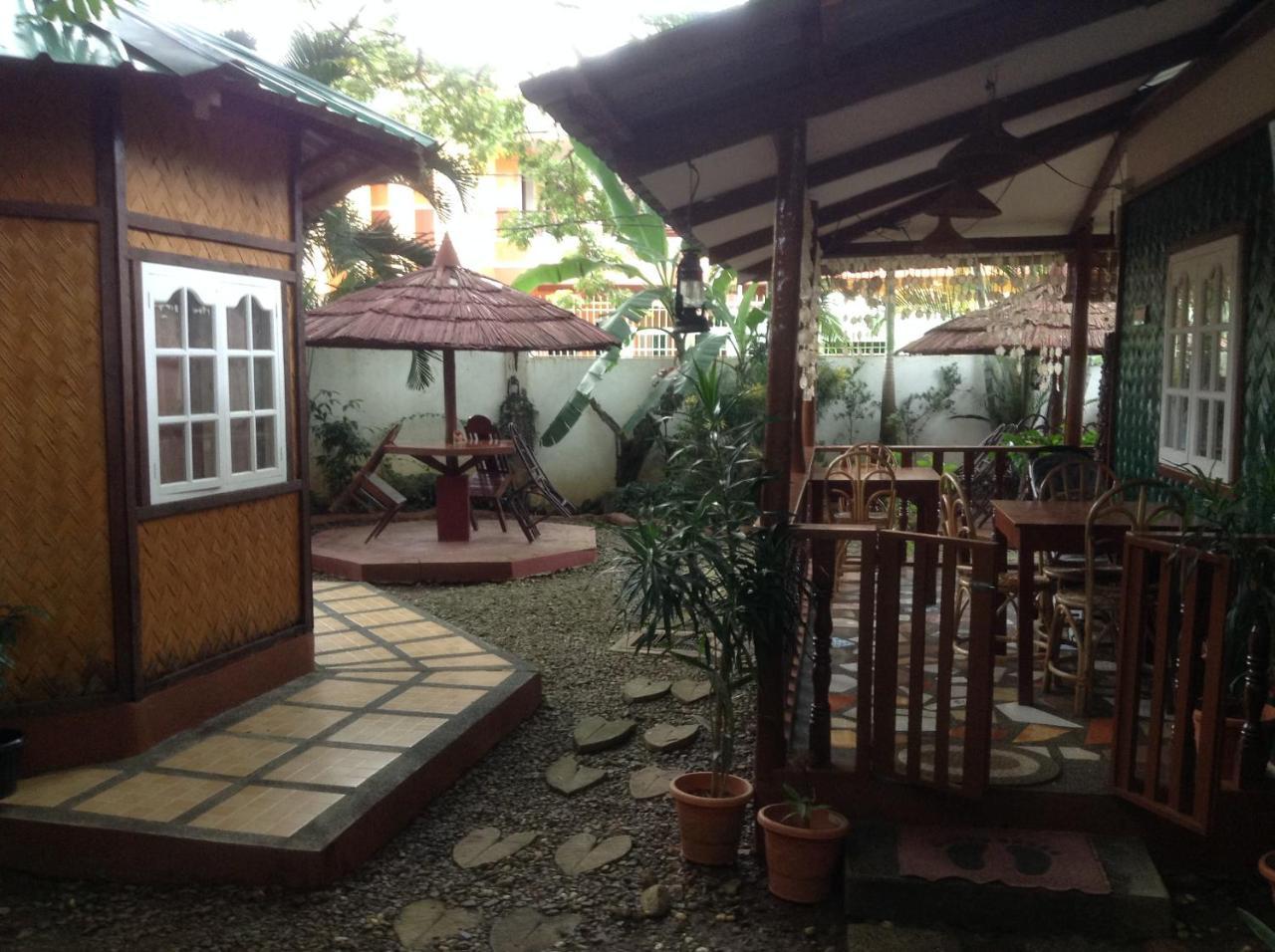Tia Mers Guest House Puerto Princesa Exterior foto