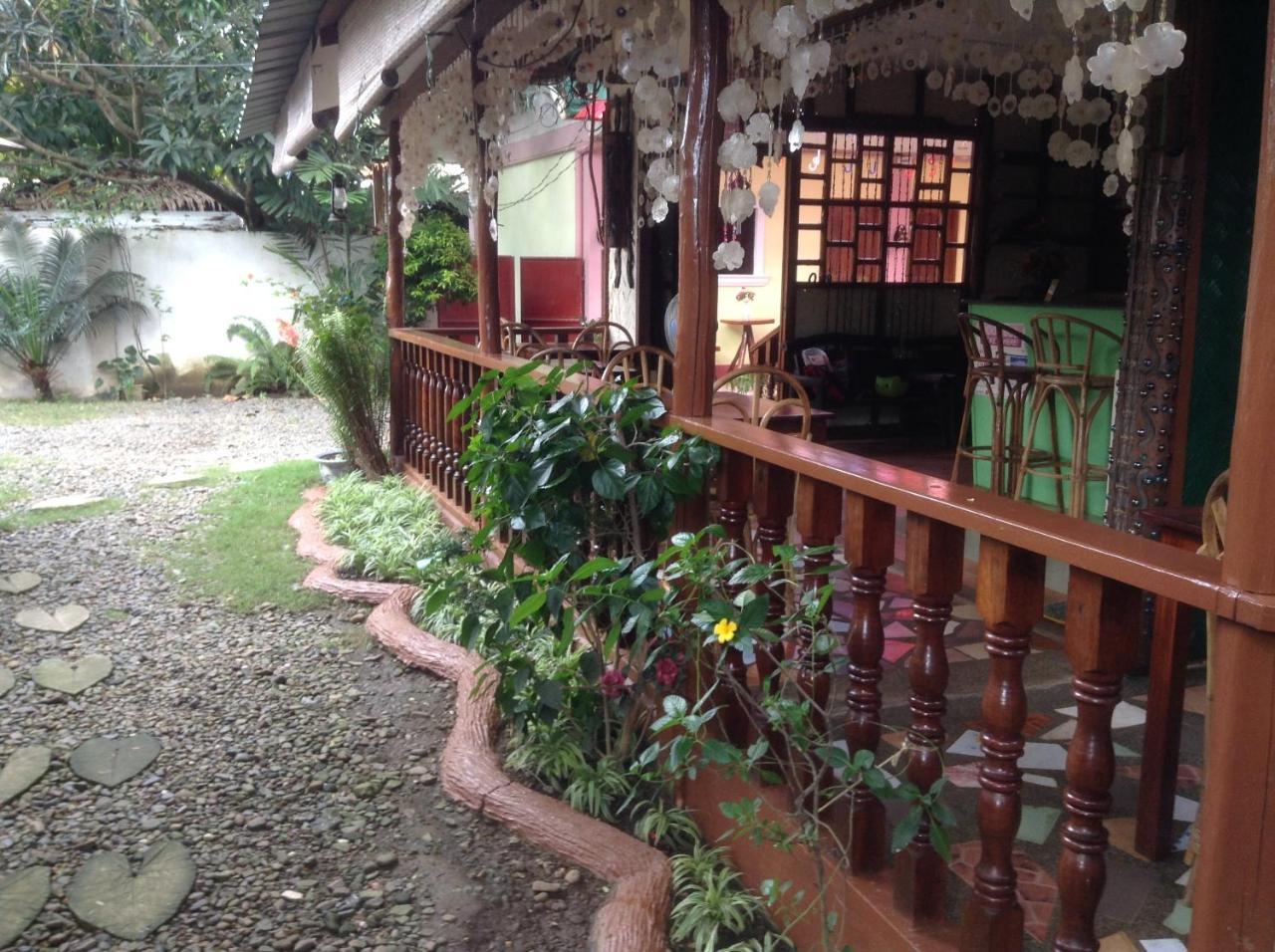 Tia Mers Guest House Puerto Princesa Exterior foto